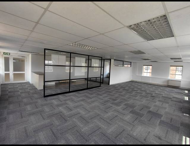 137M² OFFICE TO LET IN FOURWAYS
